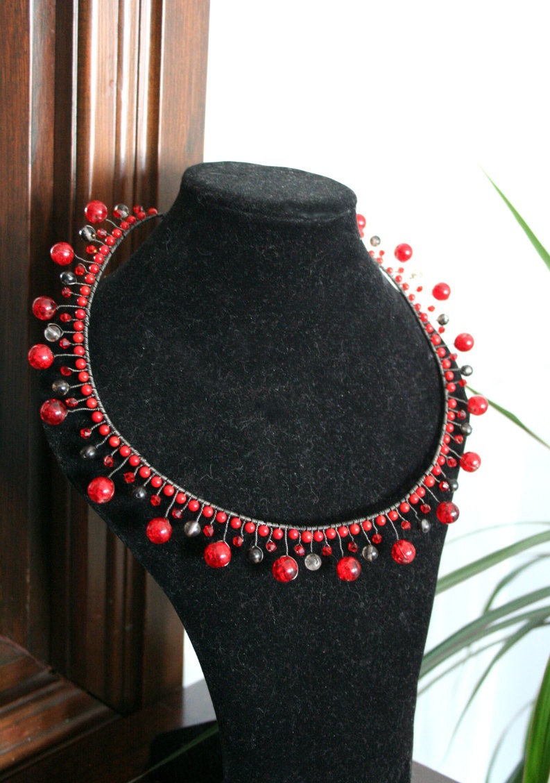 Red and Black Starburst Choker Collar rojo y negro Brote Estelar
