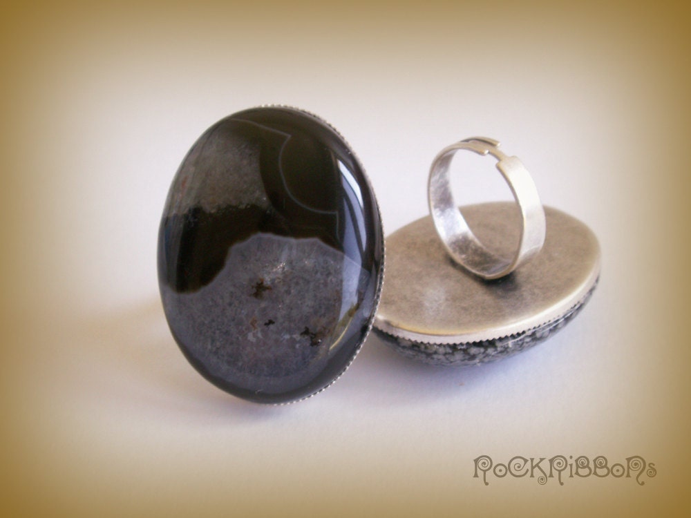 Large black and grey ring - crystal agate - grey wave - adjustable cocktail ring - 30 x 40 gem cabochon with antique brass setting.