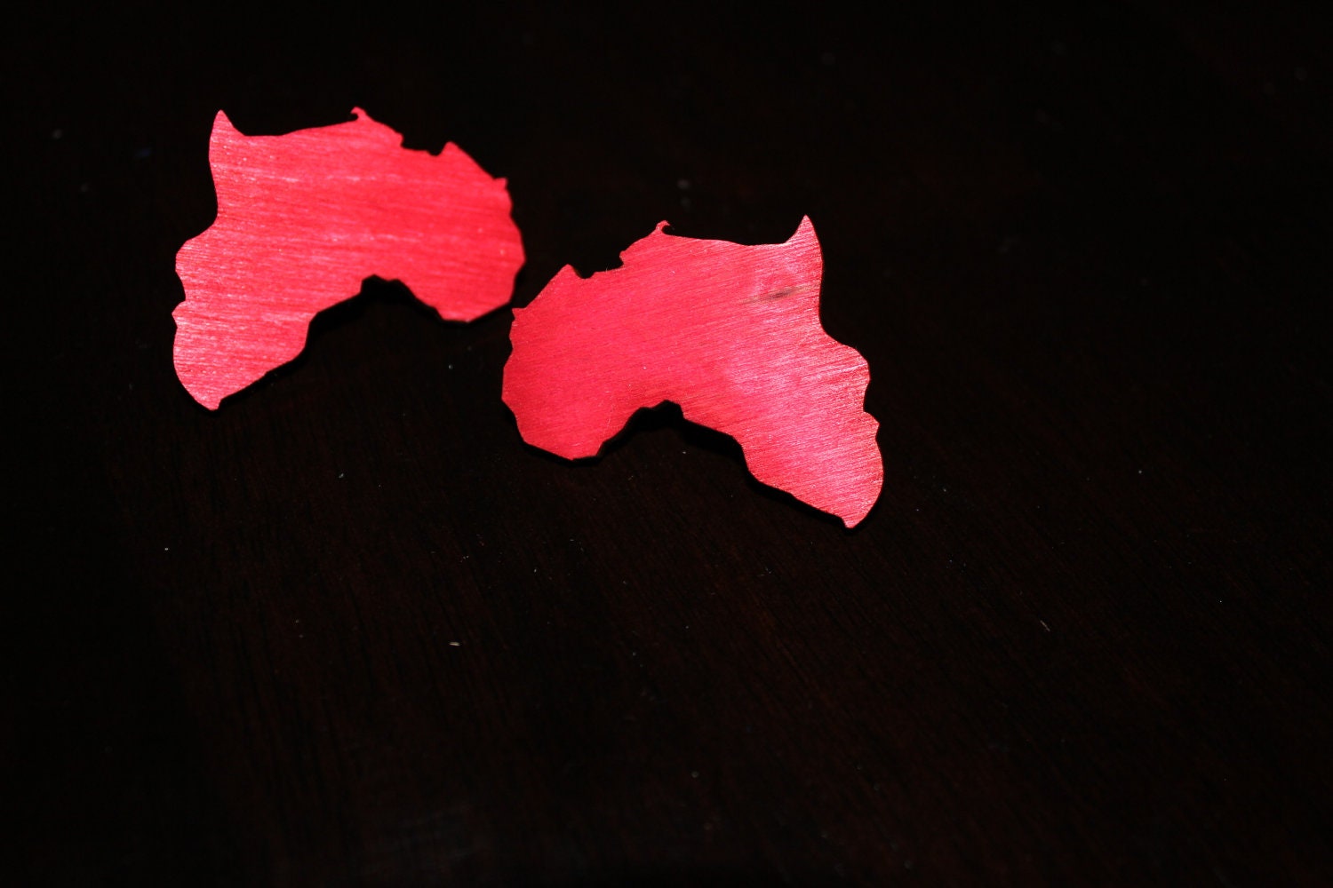AFRICA Wooden Studs - Red