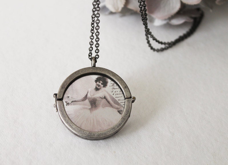 Simple Round Locket Necklace. antique silver big round picture frame locket in antique silver chain