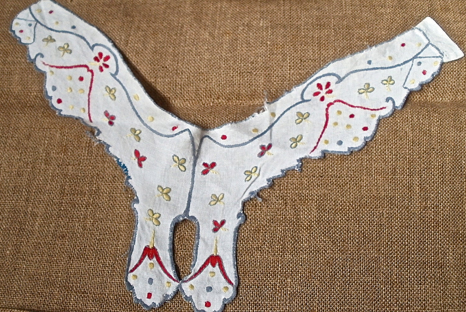 French collar perfect for tea dress or to brighten up a litlle black dress accessory vintage