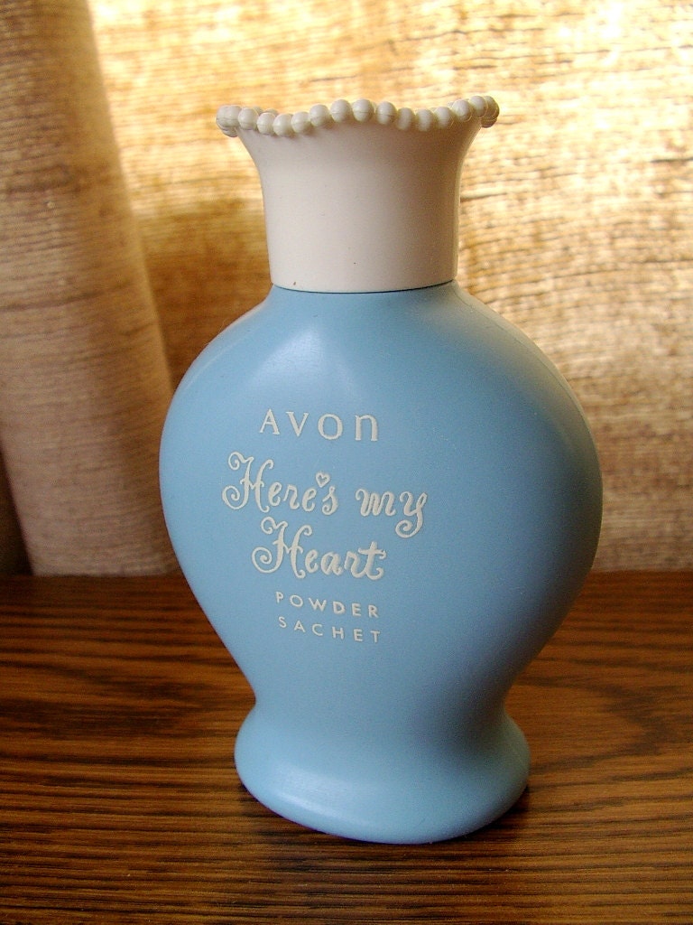SALE )) pretty vintage Avon Here's My Heart Powder Sachet with some contents bottle