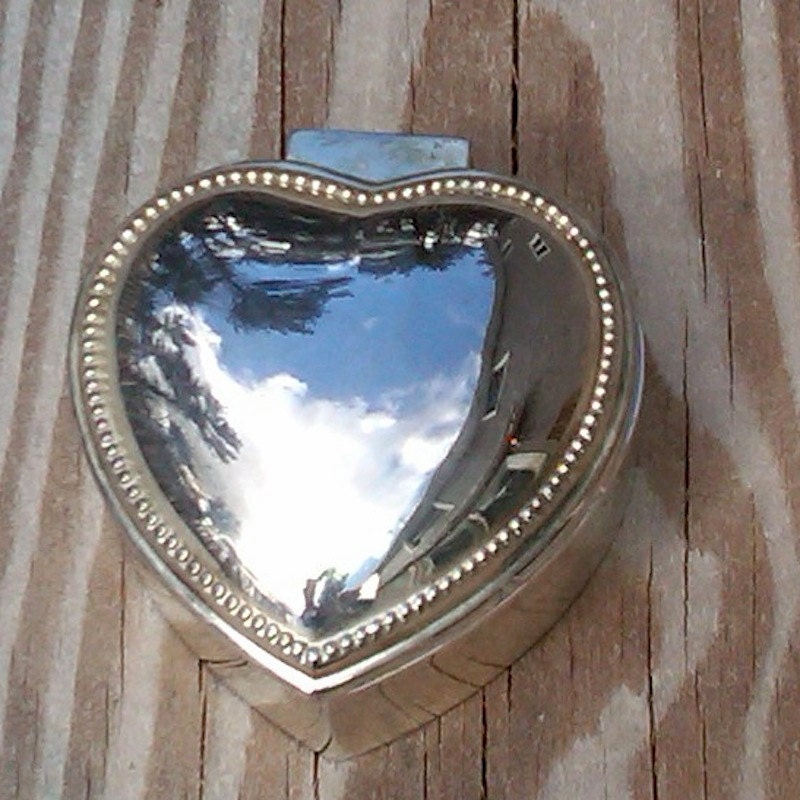 Vintage Silver British Colonial Style Heart Jewelry Trinket Box
