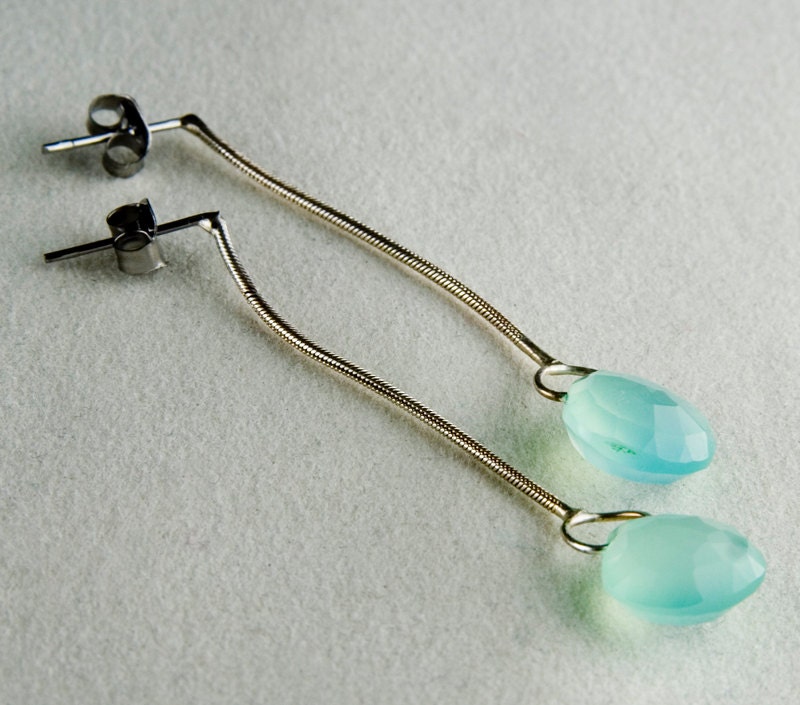 Peruvian Chalcedony Droplet Earrings