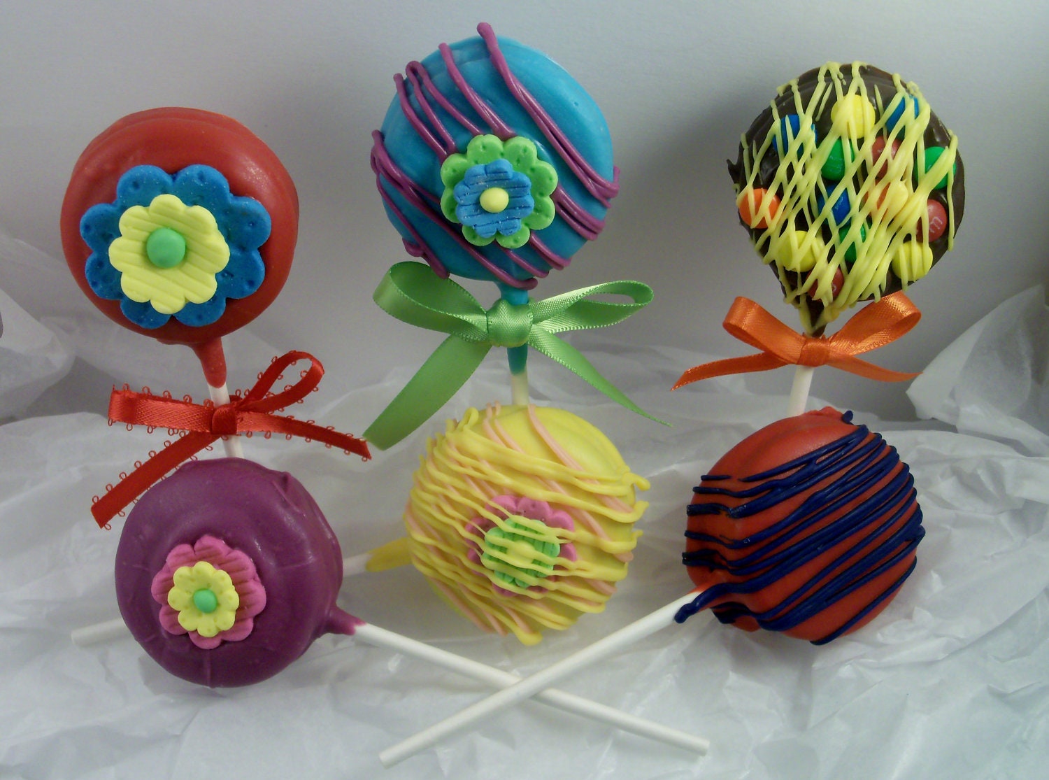 Chocolate Covered Oreo Lollipops http://www.pic2fly.com/Chocolate+Covered+Oreo+Lollipops.html