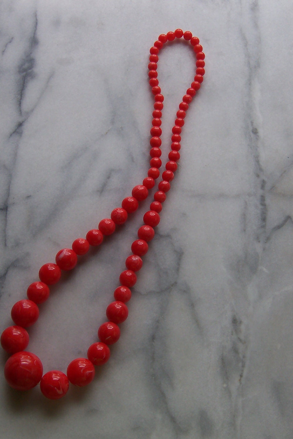 70s Pimento Red Marbelized Bead Necklace