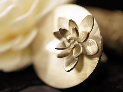 Flower on Plate Ring