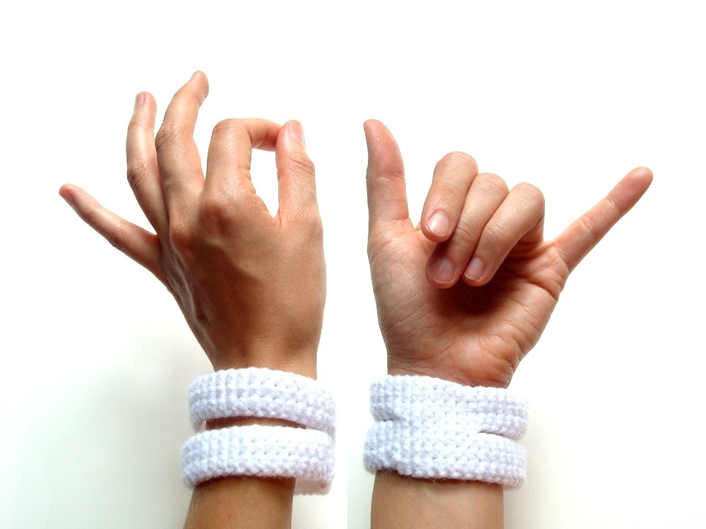 White bracelet - crocheted vegan - spring fashion - Ready Handmade by dslookkin on Etsy
