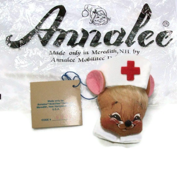 Vintage Annalee Desert Storm Nurse Mouse Brooch Pin, 1991 -- 0904