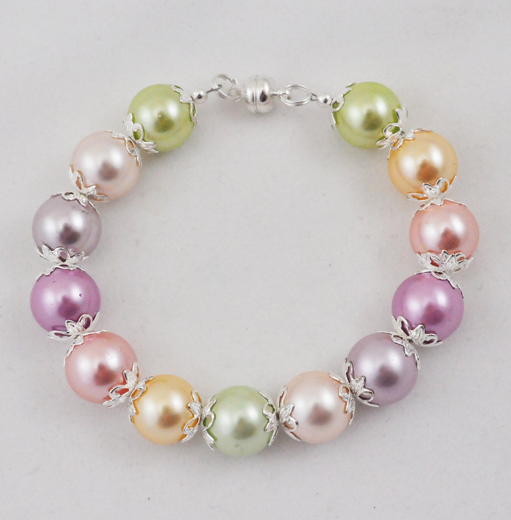 Multi Color Shell Pearl Bracelet, Beaded Bracelet, Large Round Pearls, Magnetic Closure, Colorful, Light Pastel
