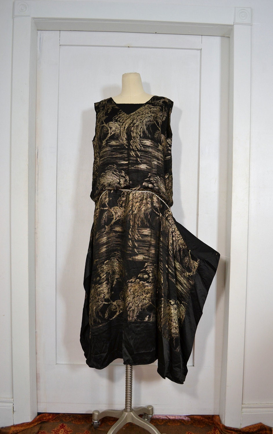 RESERVED //// 1920's Vintage Dress // Black & Metallic Silk Flapper Dress w/ Art Nouveau Tree Design // Large