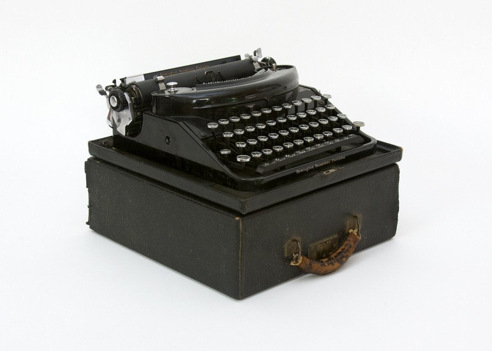 Portable Typewriter - Remington, Noiseless, Art Deco