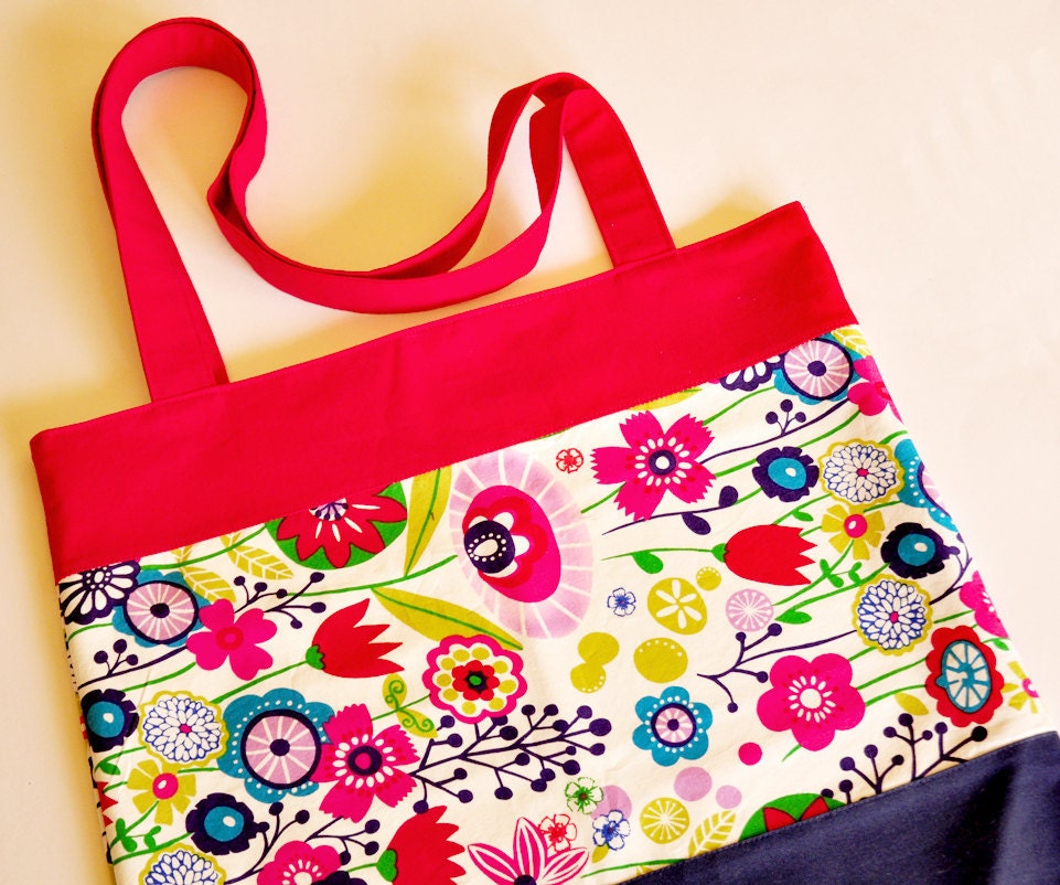 Cotton Tote bag in Bright flowers and Red, Blue accents