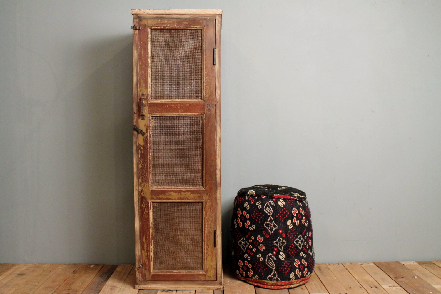 Vintage Distressed Rustic Storage Kitchen Bathroom Indian Cabinet with Chicken Wire