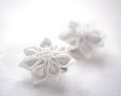 Girls hair clips - White Flower girl hair clips - Toddler hair accessories - Holiday children clothing