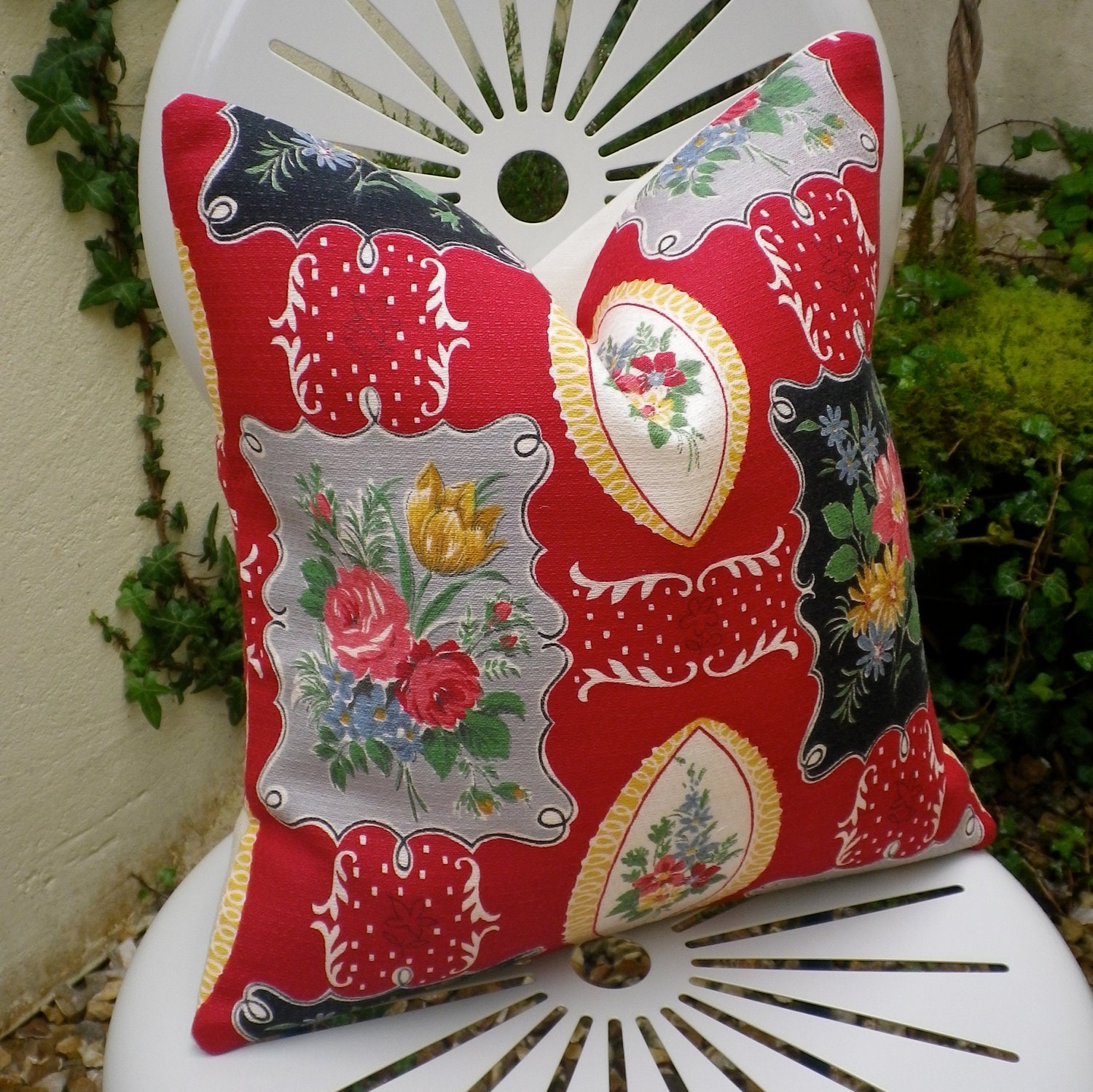 Vintage 1950s Floral Botanical Romantic Frames Fabric Cushion Pillow