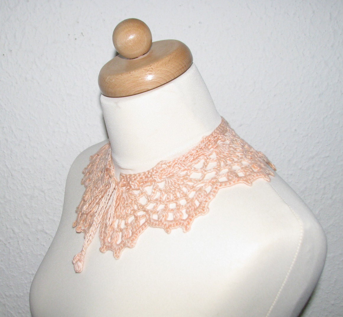 Crochet collar peach