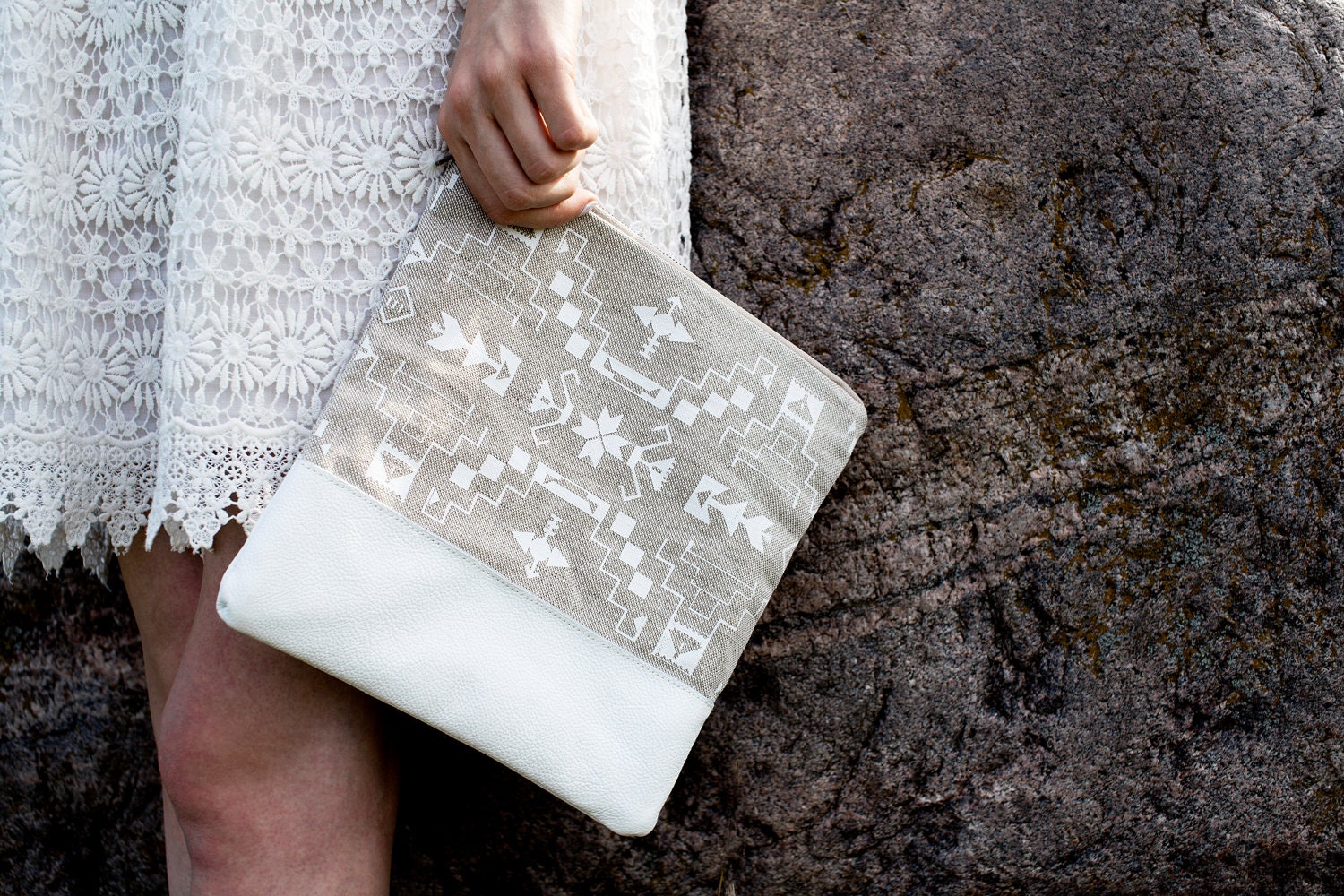 Tribal Pattern Printed Leather Pouch white No. ZP-104
