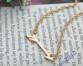SALE - Pretty retro gold arrow pendant necklace vintage style 1