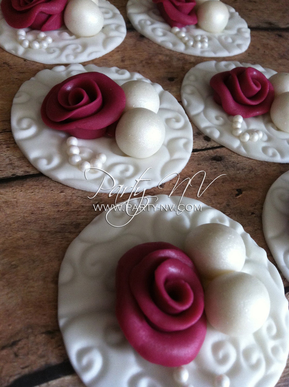 EDIBLE (Fondant Cupcake or Cookie Toppers) - Vintage, Romantic Il_570xn