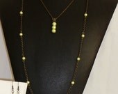 Jewelry set in antiqued brass - Apple green glass pearls 3 pieces set - Free shipping to Canada & USA