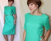 vtg 80s dress // MINT GREEN fitted sheath knee length cocktail dress // c481