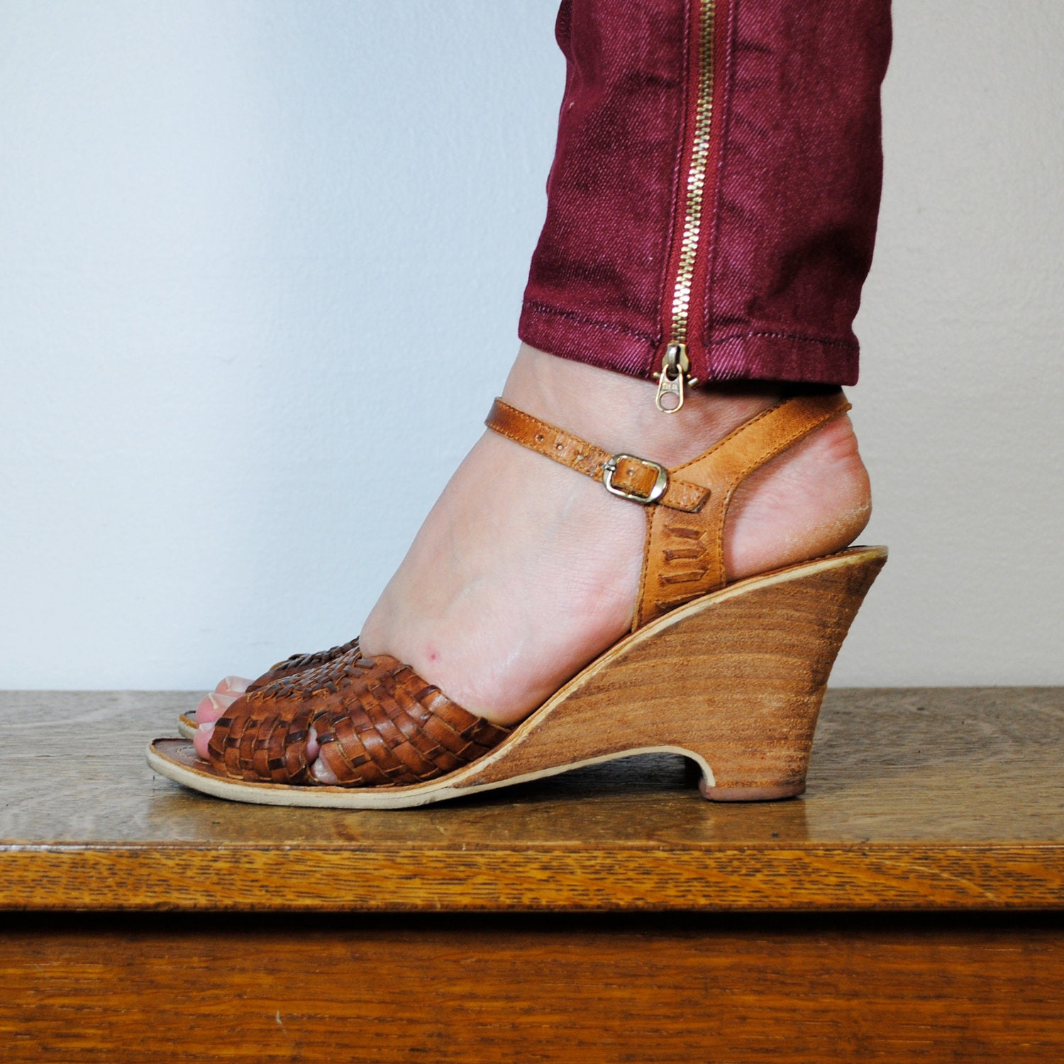 vintage shoes / leather huarache sandals wedges (size 7.5)