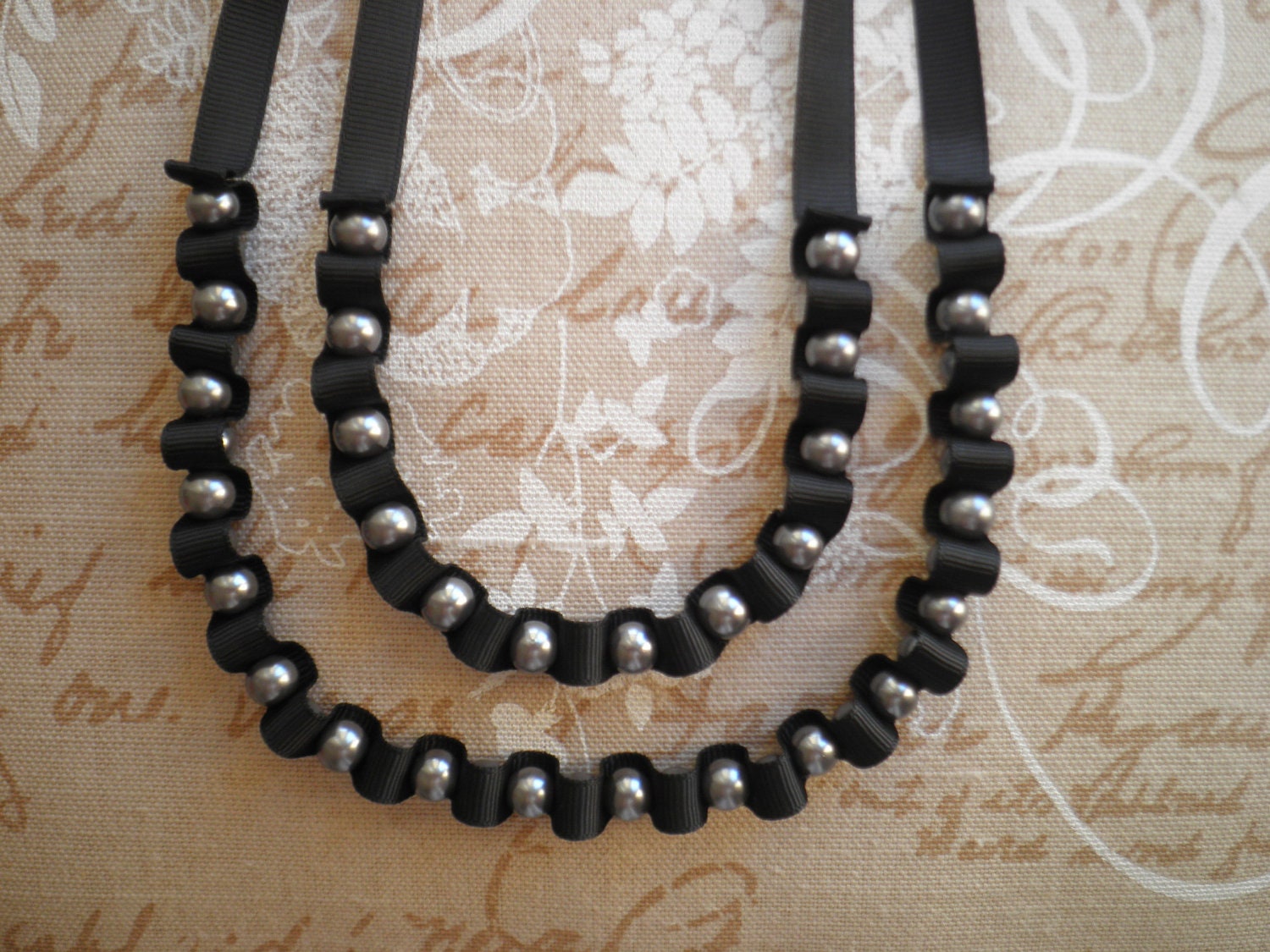 Ribbon necklace and bracelet with pearls - Set of a black ribbon necklace and bracelet with grey glass pearls (SPECIAL PRICE)