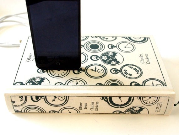Oliver Twist by Charles Dickens Charging Dock for iPhone and iPod