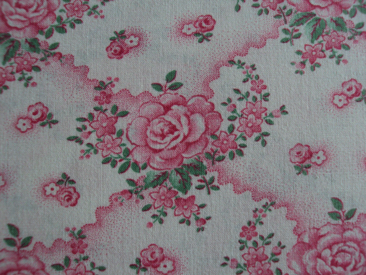 Beautiful Vintage Cotton Fabric Pink Roses Rosebuds Pillows Patchwork Quilting Lavender Bags Feedsack
