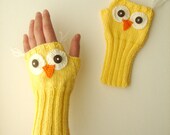 Owl Hand Knit / Fingerless Gloves in Yellow  / Boys And Girls / Winter Fashion 2012- 2013 / Size M - S / FRONT PAGE