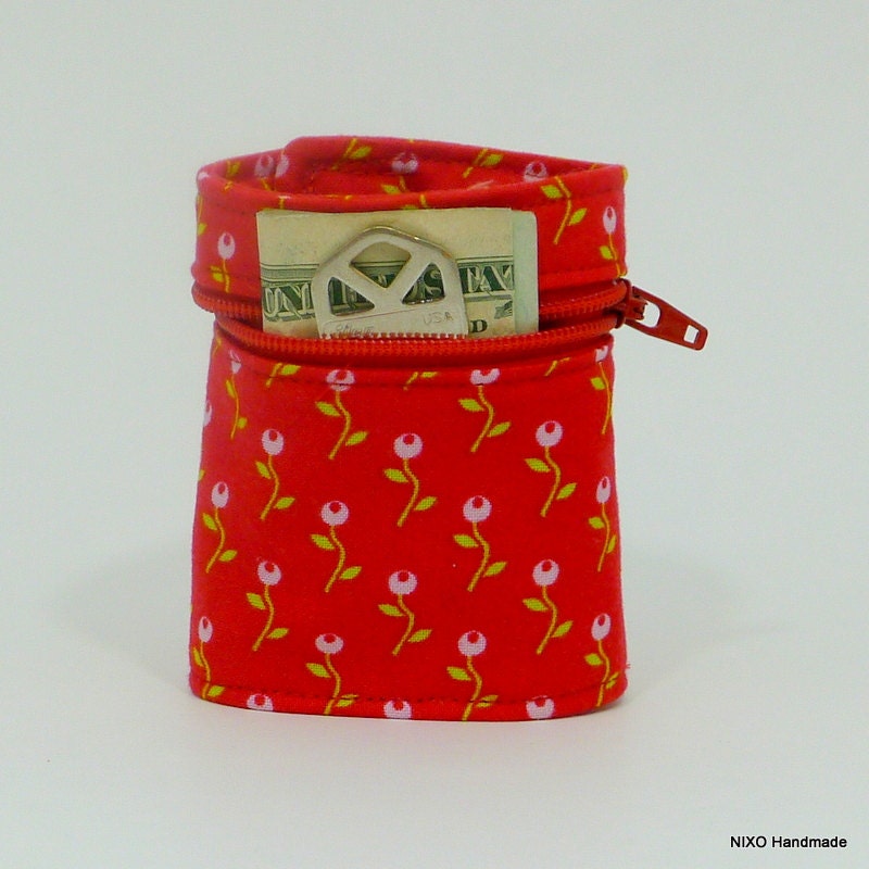 Rosebud wrist wallet by NIXO Handmade