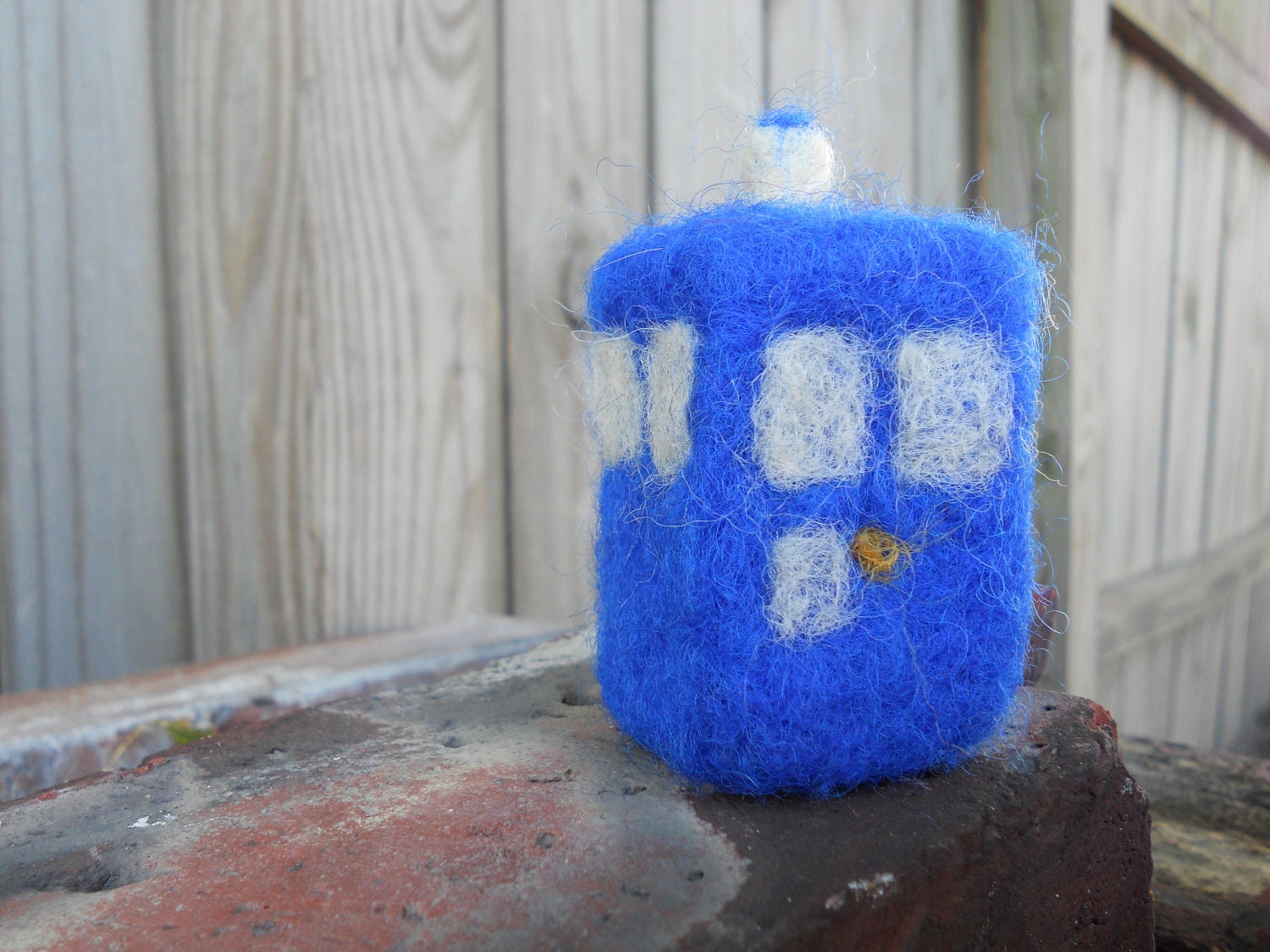 Felt Tardis Plush Toy / Needle Felted Doctor Who Figurine / Geek Soft Toy Tiny Tardis Space Ship Time Machine / Blue Police Box