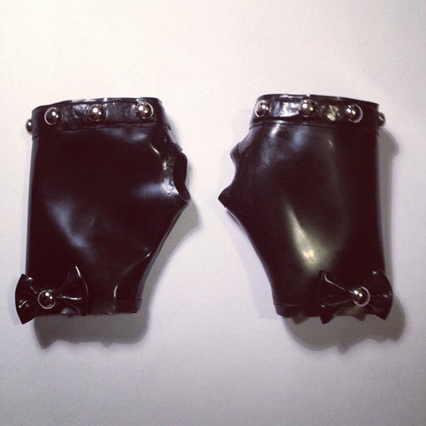 Latex studded bow gloves