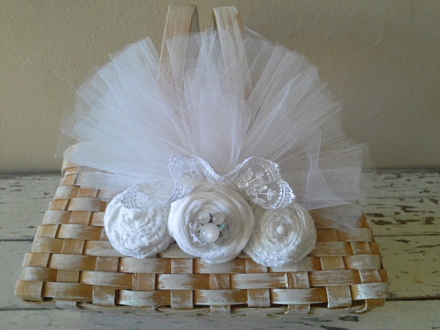 BASKET - Flower Girl - Wedding - Vintage - Shabby and chic - Cottage chic