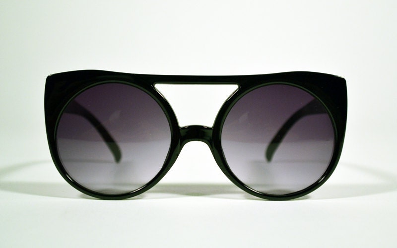 Vintage 80s Black Cat Eye Round Sunglasses