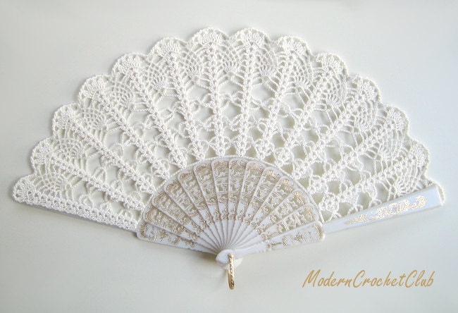 Lace wedding hand fan in IVORY, ecru victorian hand fan, for Bride and Bridesmaids