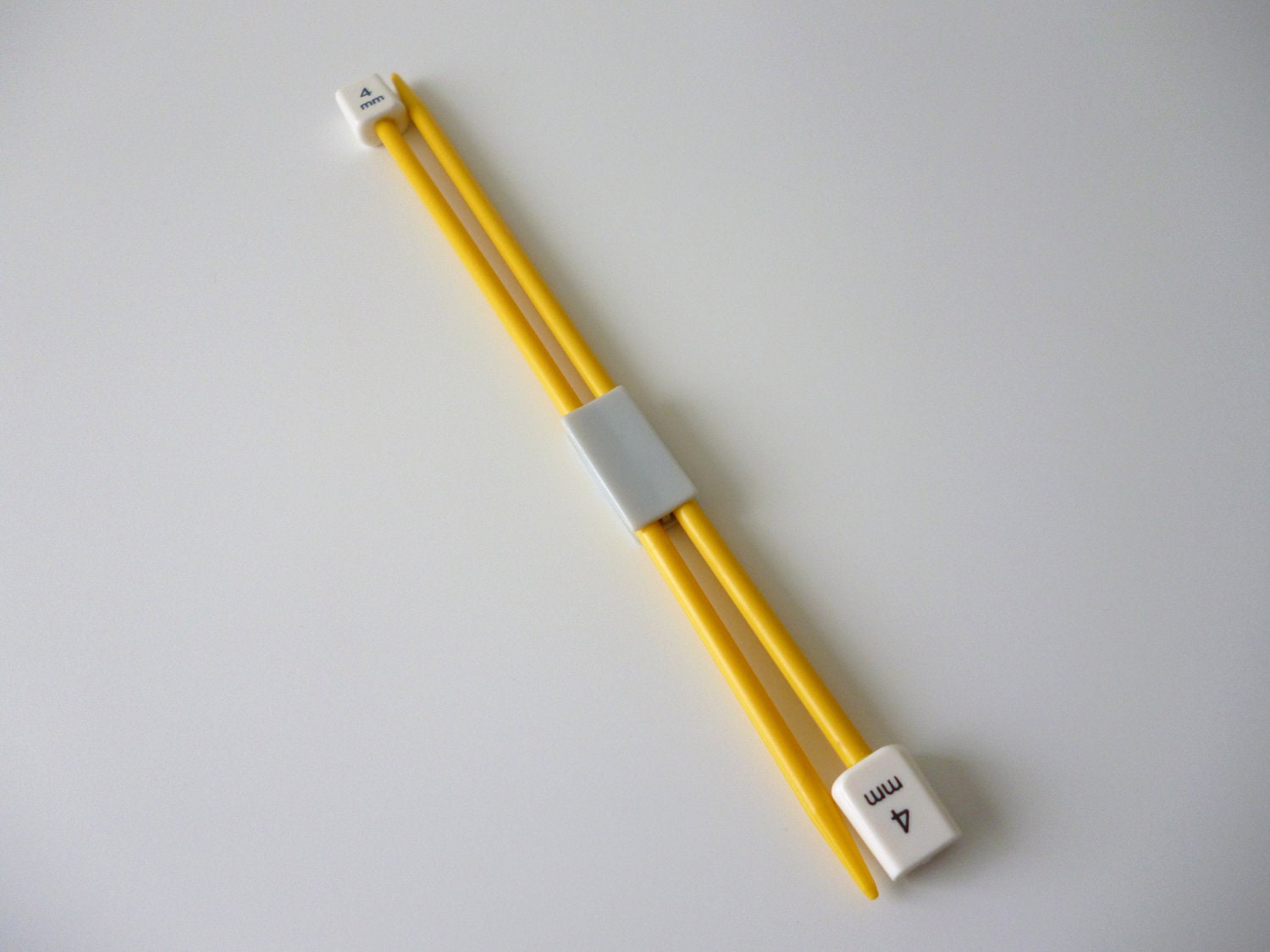 Children's knitting needles - 4mm - 18cm long - kids crafts - plastic needles free p&p in UK