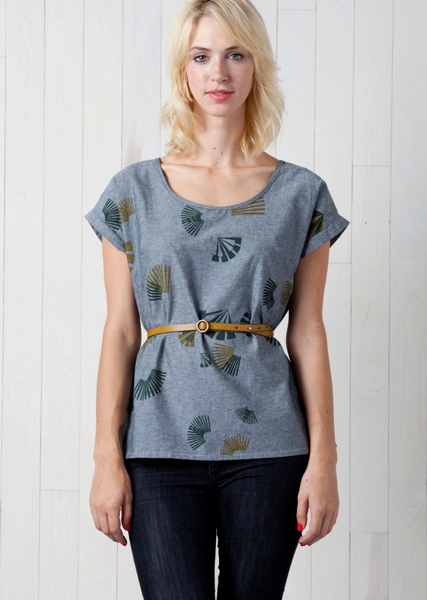 Fans Keyhole Woven Blouse (gold and forest)