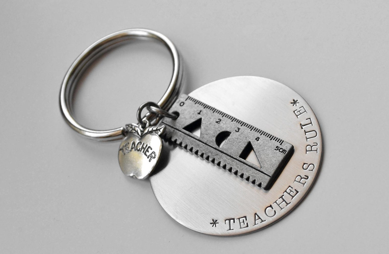 Teacher gift - Teacher key chain - Teachers Rule - Teacher's aide gift - Back to school gift
