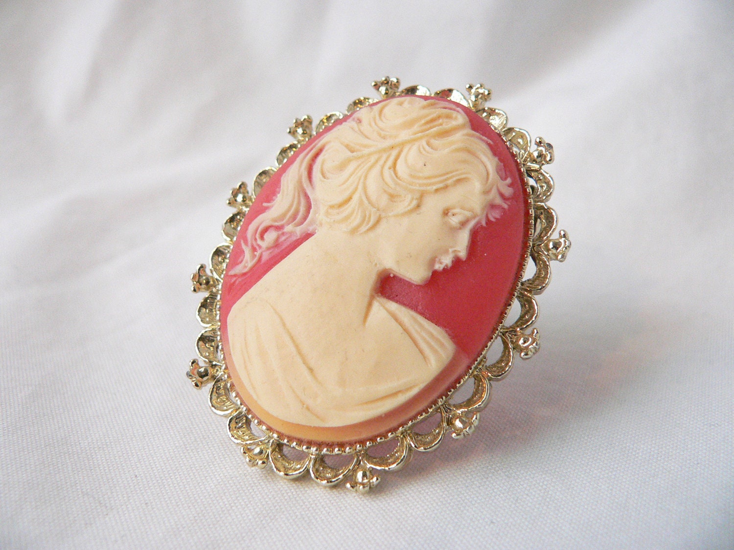 Romantic VALENTINE Pink CAMEO SILHOUETTE Brooch Pin