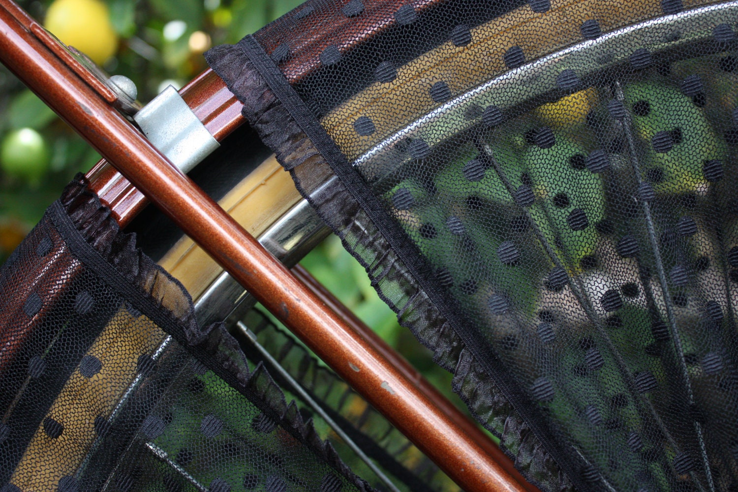 Bicycle skirt guard: The Femme Fatale