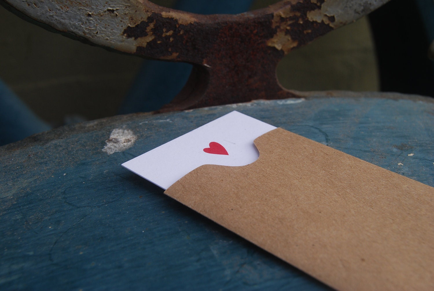 Simple Heart / Set of 4 Minimal, Red, Love Notes with Kraft Sleeve