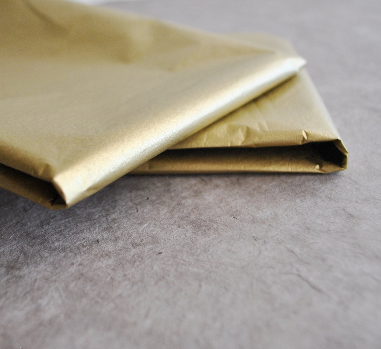 tissue paper- metallic gold (10 sheets)
