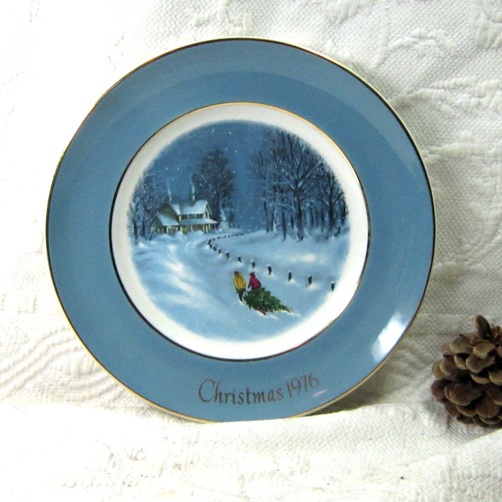 Vintage Christmas Plates Avon Collectable Decor Serving 1970's NOS Boxed Wedgwood England China Display Gift under 25