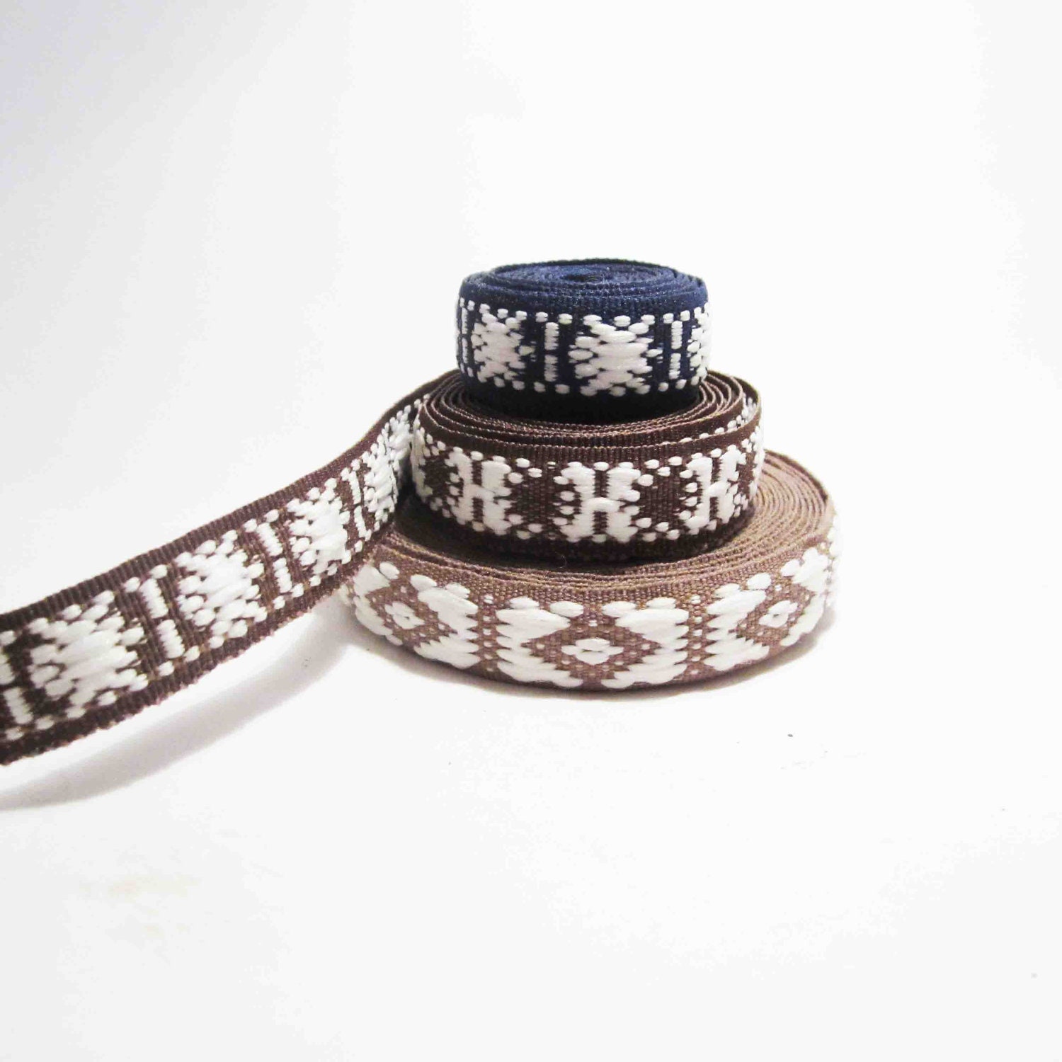 Beautiful  VINTAGE RIBBON  from Russia, use it for fashion creations, art projects, home decor...