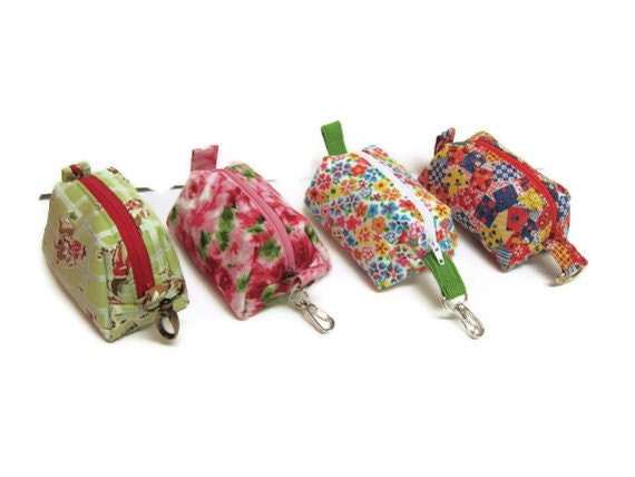 Dog Walkers & Minimalists Take Heart: The Howdy Doo Doo Bag