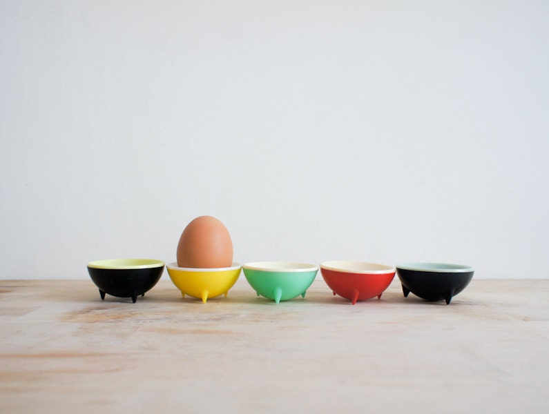 french mid century modern egg cups, set of 5 plastic coloured cups - FrenchAtticFinds