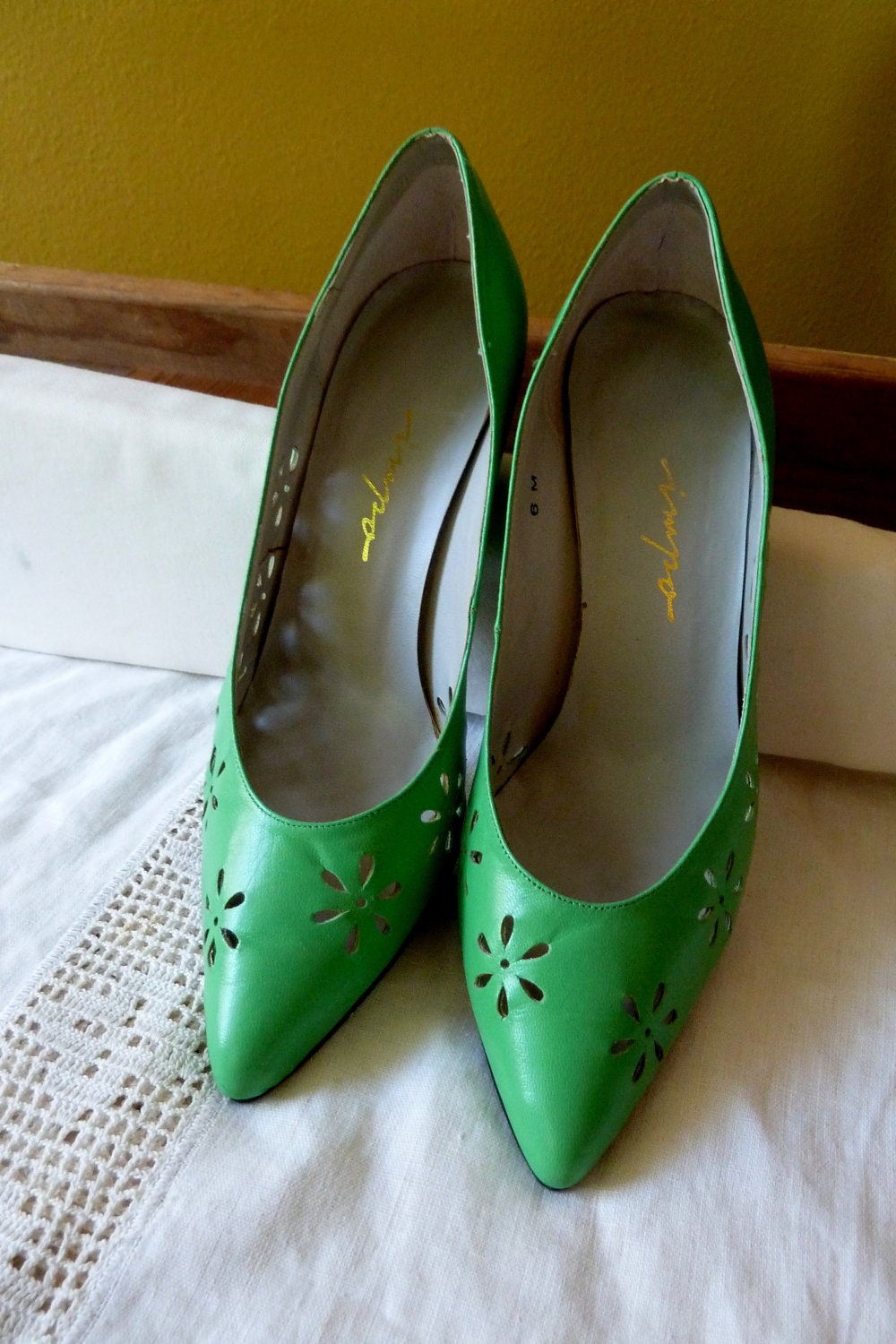 Vintage 1980's Green Floral Cut Out Pump Shoes, Retro Footwear, Vintage Wardrobe, 80's Footwear, 80's Fashions