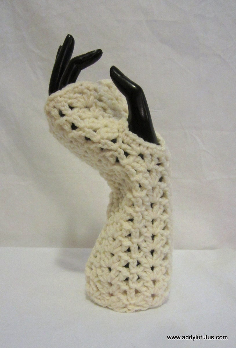 SALE, NOW 33% OFF:   Cream crocheted fingerless gloves/wrist warmers